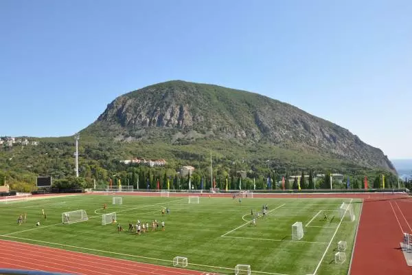 спортивный стадион лагеря Артек