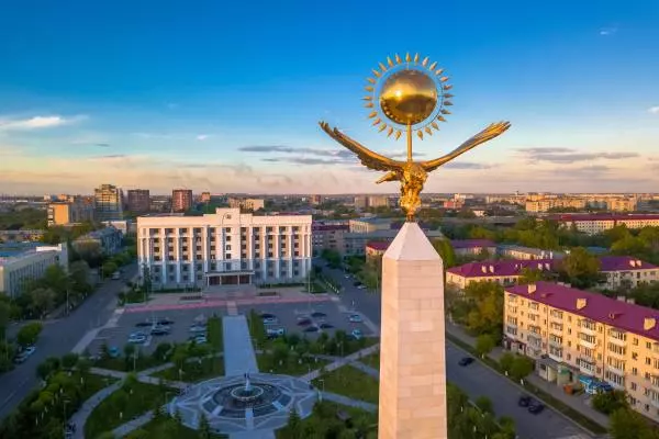 Стелла Независимости Казахстана в Караганде