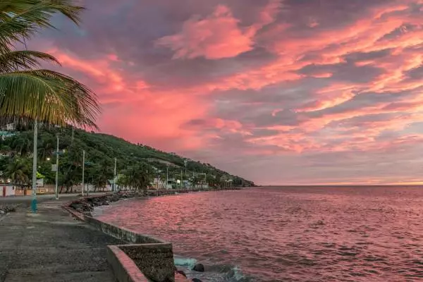 вечерний закат пляжа Гаити