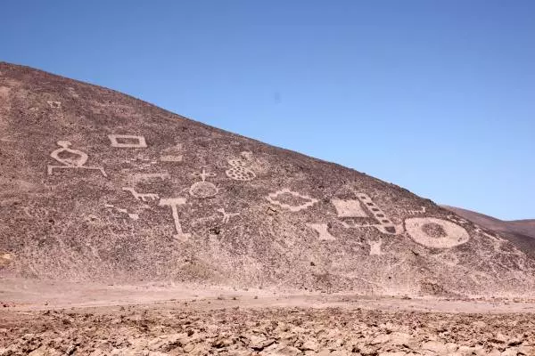 гигантские геоглифы в пустыне Атакама