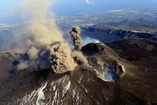 кратеры вулкана Этна сверху