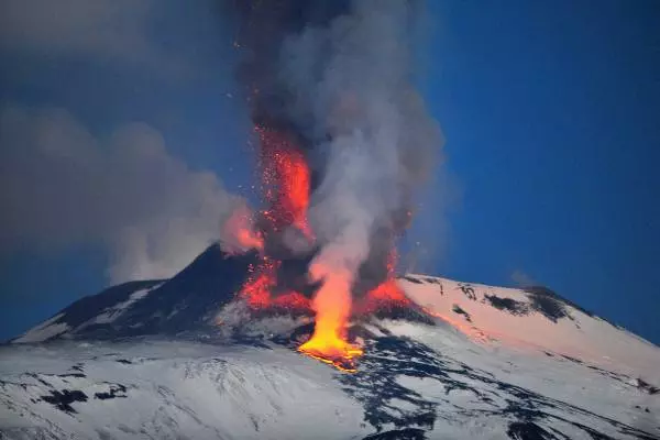 лава вулкана Этна