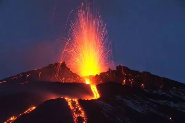 вспышка извержение вулкана Этна