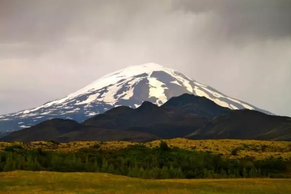 летний вид на вулкан Гекла