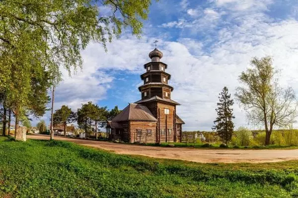 старинный деревянный храм